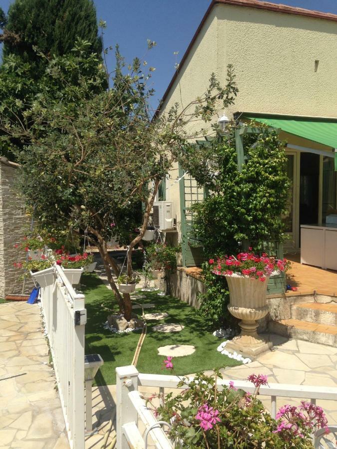 Charmant Studio A Uchaud Exterior photo